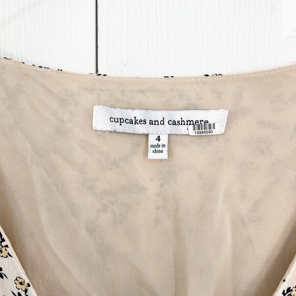 Cupcakes and Cashmere Roxbury Ditsy Floral Dress - Picture 6 of 11